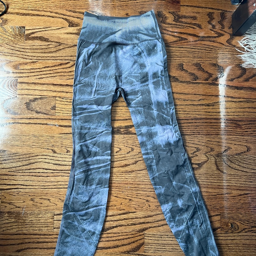Lululemon Athletica Shimmering Gray Leggings